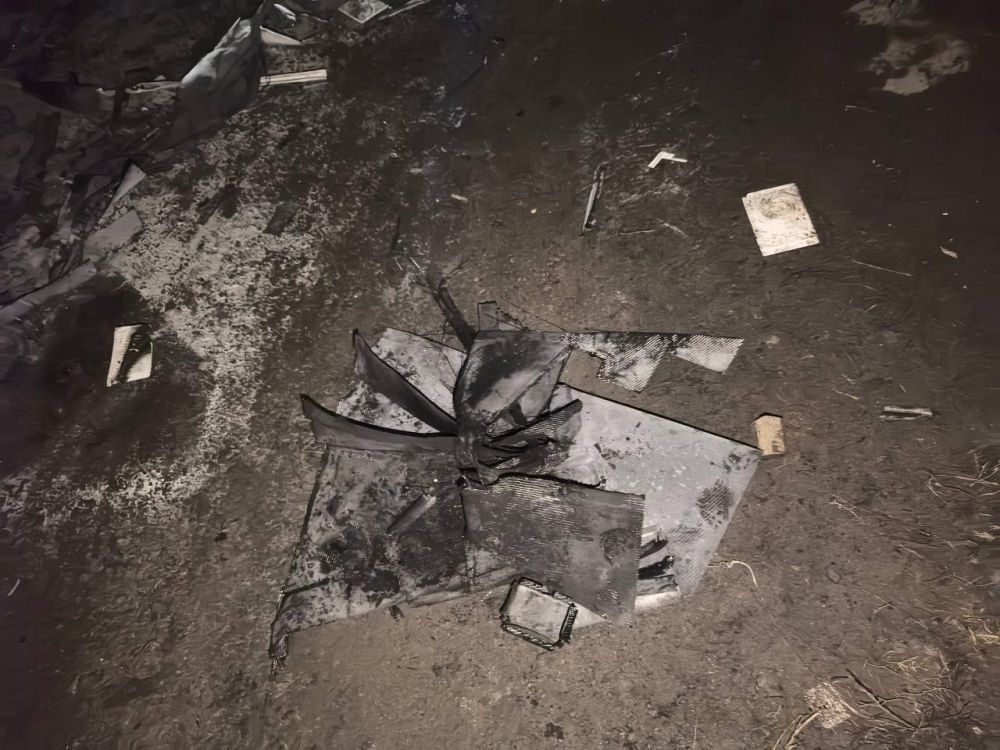В результате детонации вражеского беспилотника над гаражным кооперативом в кв. Мирный в Луганске пострадали двое мирных жителей В результате детонации вражеского беспилотника над гаражным кооперативом в кв. Мирный в Луганске пострадали двое мирных жителей