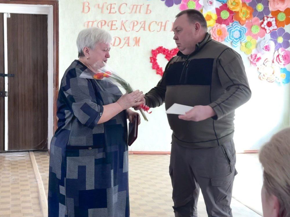 Сергей Колягин: В преддверии Международного женского дня поздравить с наступающим праздником представителей прекрасной половины человечества, которые собрались в Первомайском комплексном центре социального обслуживания... Сергей Колягин: В преддверии Международного женского дня поздравить с наступающим праздником представителей прекрасной половины человечества, которые собрались в Первомайском комплексном центре социального обслуживания...