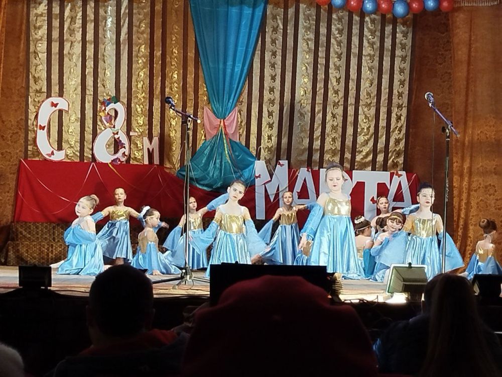 В Петровском прошел праздничный концерт, посвященный 8 Марта В Петровском прошел праздничный концерт, посвященный 8 Марта