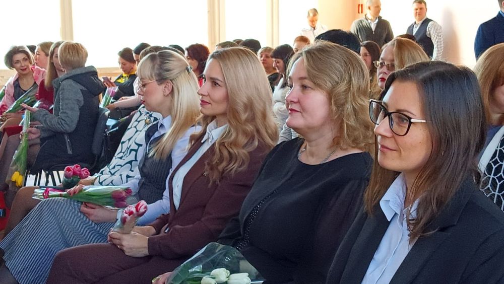 В преддверии Международного женского дня Министр природных ресурсов и экологии Луганской Народной Республики поздравил сотрудников Министерства и лесохозяйственной отрасли В преддверии Международного женского дня Министр природных ресурсов и экологии Луганской Народной Республики поздравил сотрудников Министерства и лесохозяйственной отрасли