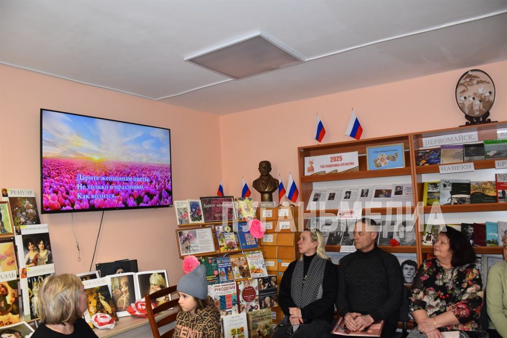 В формате литературного клуба состоялась встреча главы Первомайского городского округа Сергея Колягина с членами семей погибших участников СВО, а также членами Совета ветеранов, творческими и активными жителями города В формате литературного клуба состоялась встреча главы Первомайского городского округа Сергея Колягина с членами семей погибших участников СВО, а также членами Совета ветеранов, творческими и активными жителями города