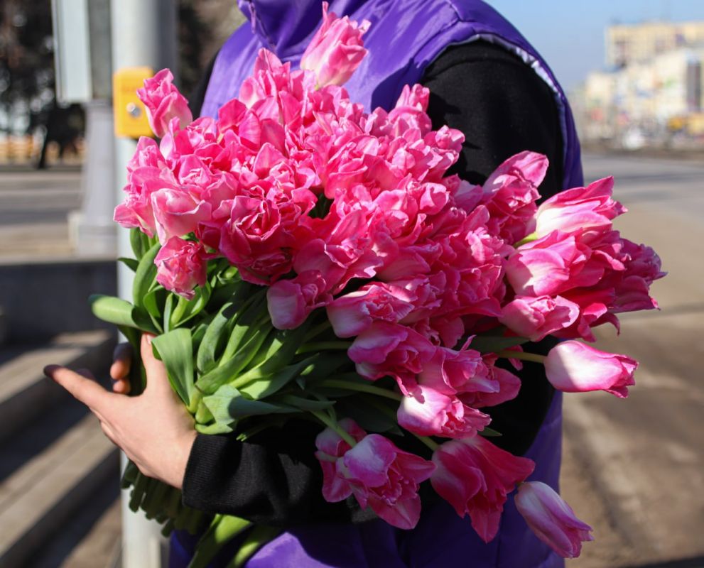 Цветы луганским автоледи Цветы луганским автоледи