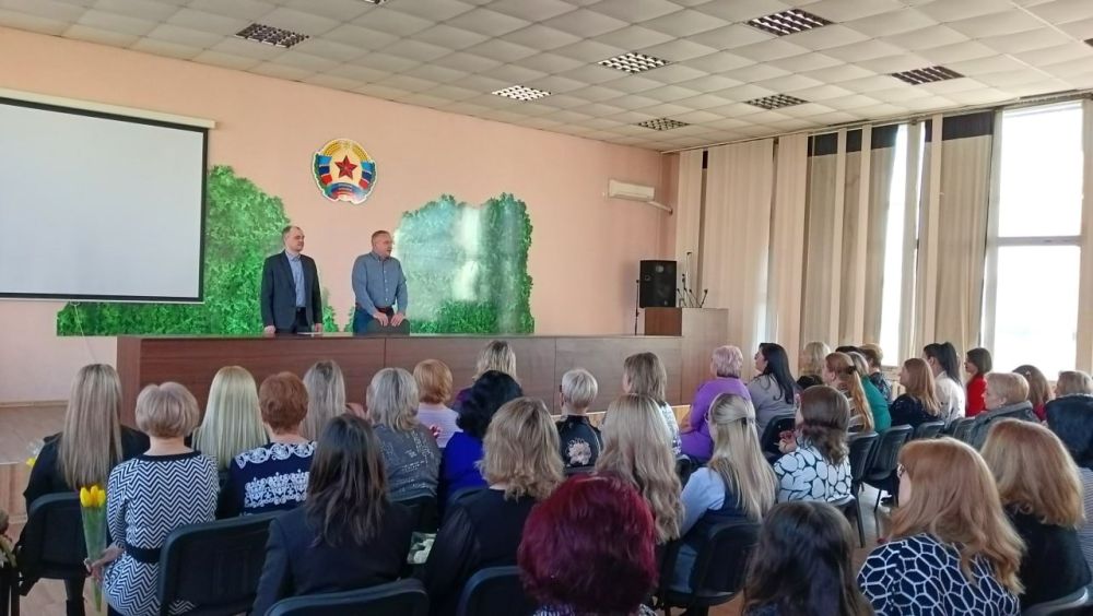 В преддверии Международного женского дня Министр природных ресурсов и экологии Луганской Народной Республики поздравил сотрудников Министерства и лесохозяйственной отрасли В преддверии Международного женского дня Министр природных ресурсов и экологии Луганской Народной Республики поздравил сотрудников Министерства и лесохозяйственной отрасли