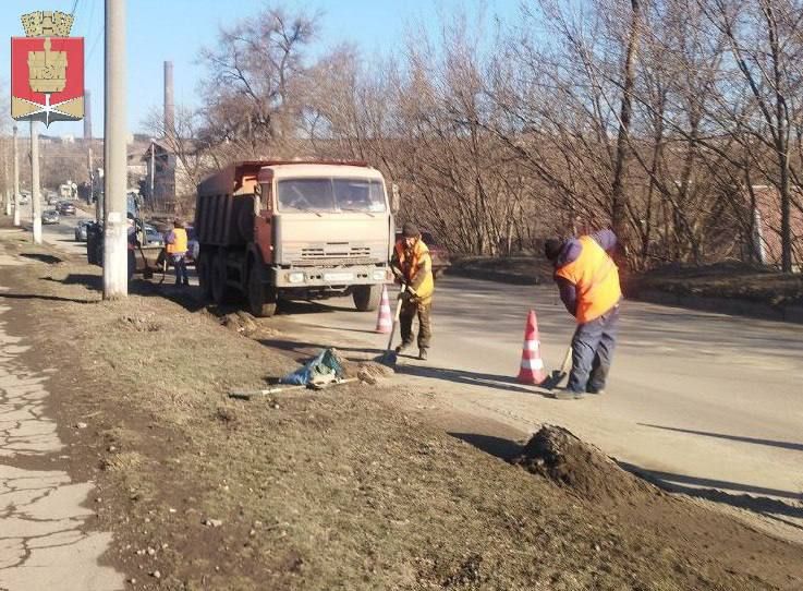 Коммунальные службы проводят работы на территории города Коммунальные службы проводят работы на территории города