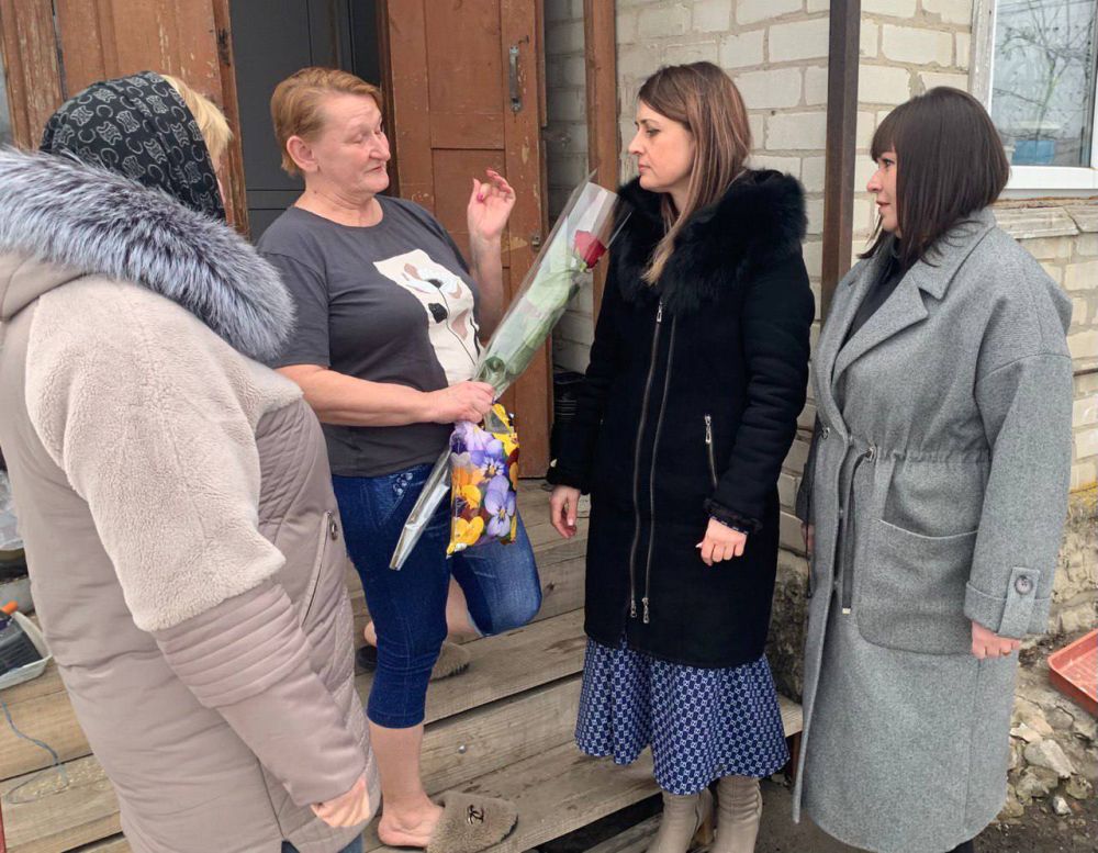 В Беловодском муниципальном округе активистки Женского движения «Единой России» приняли участие в акции «Цветы для мам героев» В Беловодском муниципальном округе активистки Женского движения «Единой России» приняли участие в акции «Цветы для мам героев»