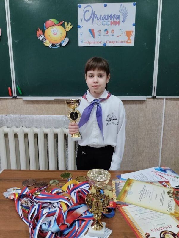 В рамках выполнения задания трека "Орлёнок - спортсмен" ребята из 4-А класса Ровеньковской школы №12 провели интересную встречу, посвящённую спорту и достижениям своих одноклассников В рамках выполнения задания трека "Орлёнок - спортсмен" ребята из 4-А класса Ровеньковской школы №12 провели интересную встречу, посвящённую спорту и достижениям своих одноклассников
