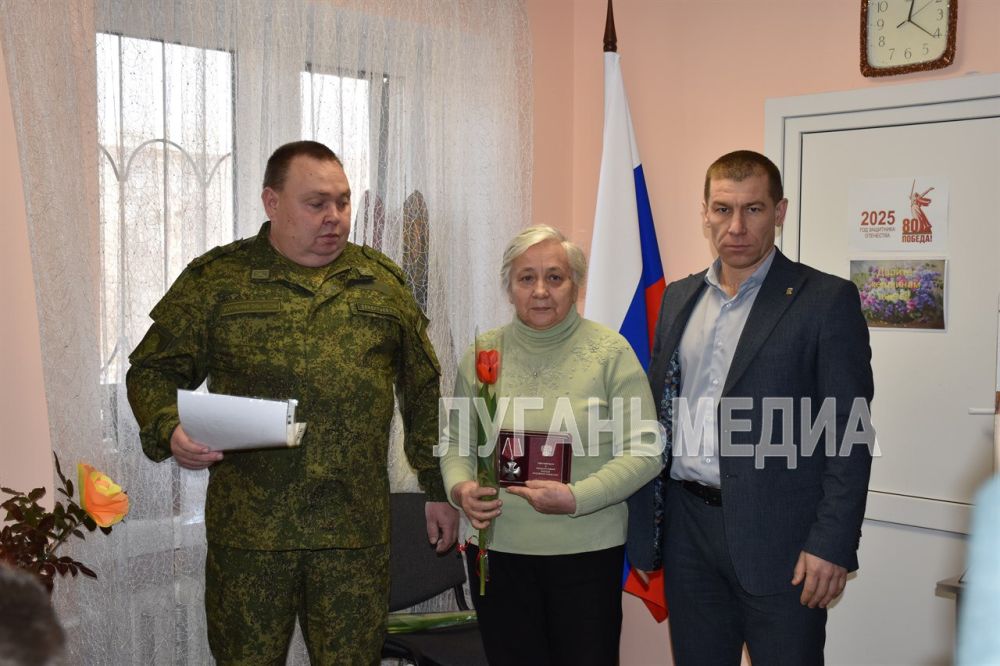 В формате литературного клуба состоялась встреча главы Первомайского городского округа Сергея Колягина с членами семей погибших участников СВО, а также членами Совета ветеранов, творческими и активными жителями города В формате литературного клуба состоялась встреча главы Первомайского городского округа Сергея Колягина с членами семей погибших участников СВО, а также членами Совета ветеранов, творческими и активными жителями города