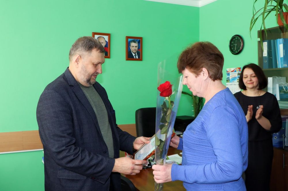 Евгений Бондарь: Не перестану повторять, что в нашем округе живут самые активные, талантливые и целеустремленные женщины! Все они достигают успехов в самых разных сферах, ежедневно вносят свой вклад в развитие муниципалитета! Евгений Бондарь: Не перестану повторять, что в нашем округе живут самые активные, талантливые и целеустремленные женщины! Все они достигают успехов в самых разных сферах, ежедневно вносят свой вклад в развитие муниципалитета!