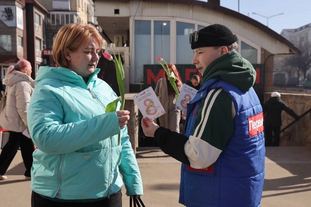 Весеннее чудо. Сегодня, 8 марта, Луганск расцвел яркими красками благодаря праздничной акции «Весеннее чудо». «Навигаторы детства» ЛНР совместно с активистами Движения Первых при поддержке Центра «Пионер» вышли на улицы... Весеннее чудо. Сегодня, 8 марта, Луганск расцвел яркими красками благодаря праздничной акции «Весеннее чудо». «Навигаторы детства» ЛНР совместно с активистами Движения Первых при поддержке Центра «Пионер» вышли на улицы...