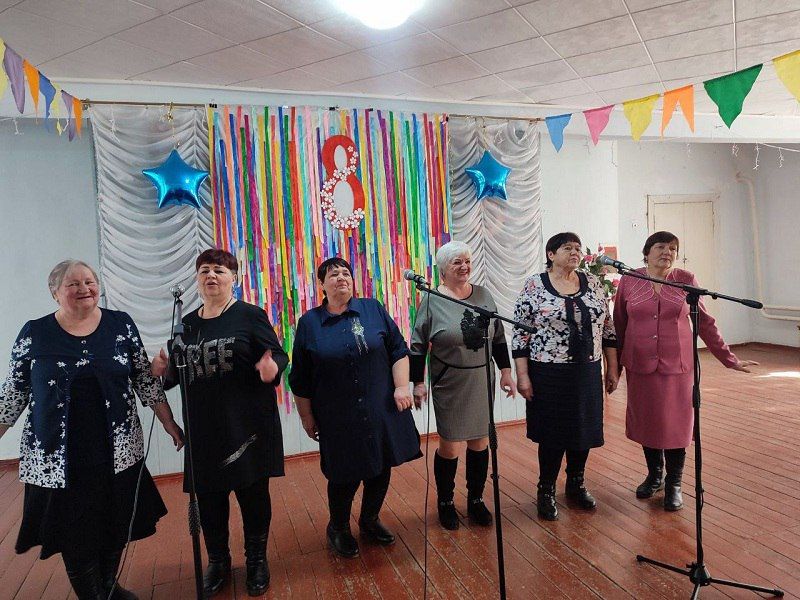 В посёлке Атамановка провели концертную программу «В честь прекрасных дам» В посёлке Атамановка провели концертную программу «В честь прекрасных дам»