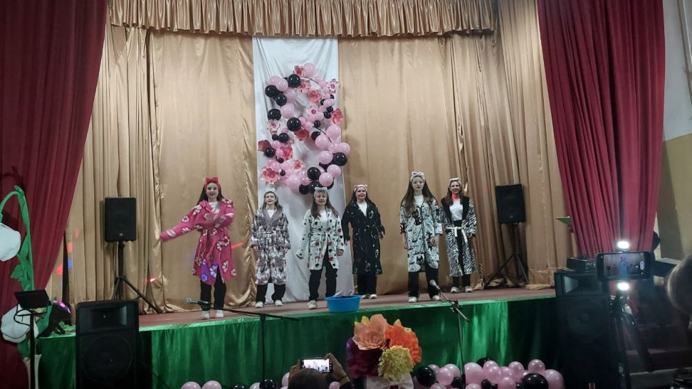 В г. Миусинск и пгт Штеровка прошли яркие праздничные концерты, посвященные Международному женскому дню — 8 Марта! В г. Миусинск и пгт Штеровка прошли яркие праздничные концерты, посвященные Международному женскому дню — 8 Марта!