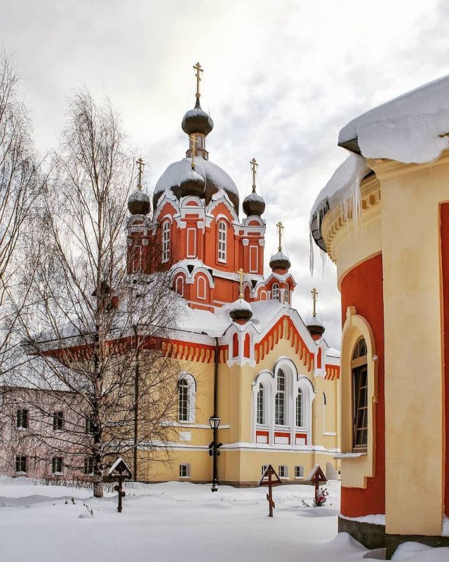 Город Тихвин – старинный город, основанный в 1773 году Город Тихвин – старинный город, основанный в 1773 году