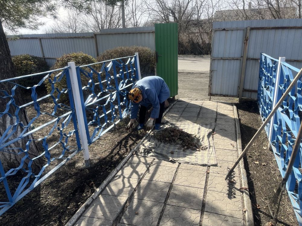 Весенний субботник в пгт. Софиевский Весенний субботник в пгт. Софиевский