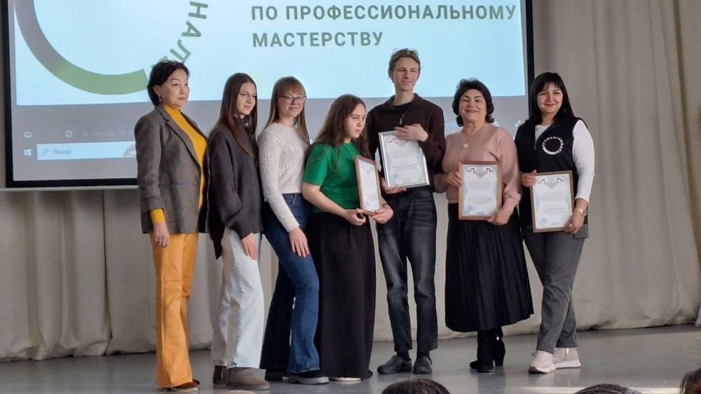 Студенты-медики из Калмыкии поздравили студентов из Антрацита Студенты-медики из Калмыкии поздравили студентов из Антрацита
