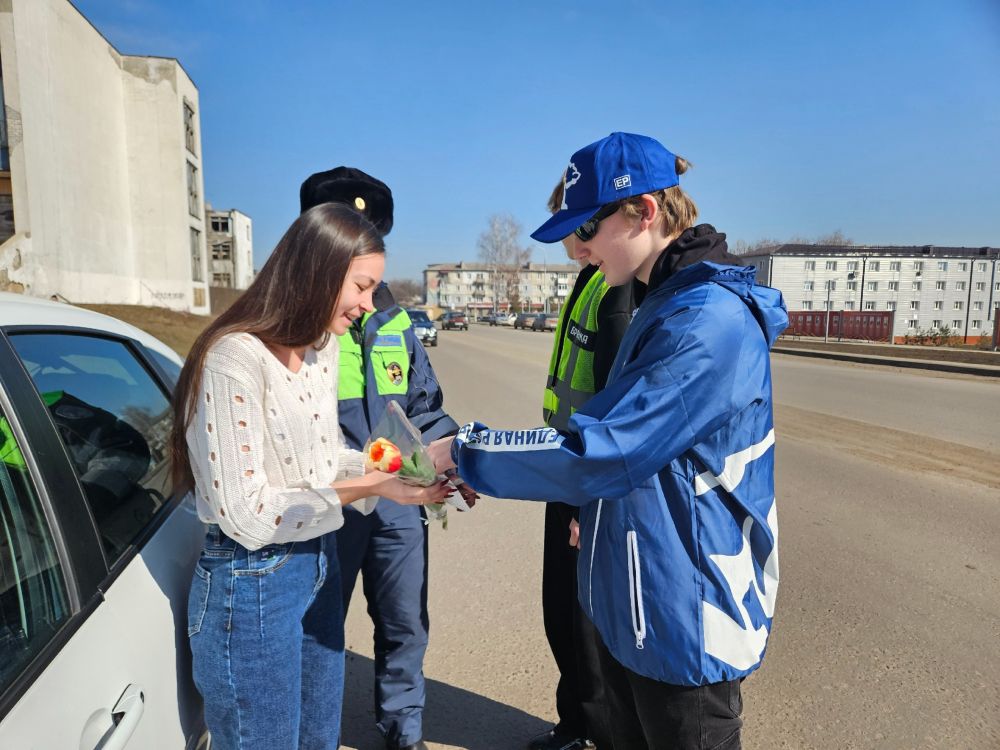 В честь Международного женского дня 8 марта представители Брянковского Молодежного совета, активисты местного отделения партии «Единая Россия», совместно с сотрудниками отделения ГИБДД ОМВД России «Брянковский», традиционно... В честь Международного женского дня 8 марта представители Брянковского Молодежного совета, активисты местного отделения партии «Единая Россия», совместно с сотрудниками отделения ГИБДД ОМВД России «Брянковский», традиционно...