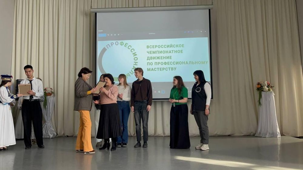 Студенты-медики из Калмыкии поздравили студентов из Антрацита Студенты-медики из Калмыкии поздравили студентов из Антрацита