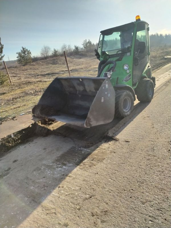 С приходом весны сотрудники МУП «ДЭП города Рубежное» приступили к очистке дорожного покрытия после зимнего периода С приходом весны сотрудники МУП «ДЭП города Рубежное» приступили к очистке дорожного покрытия после зимнего периода