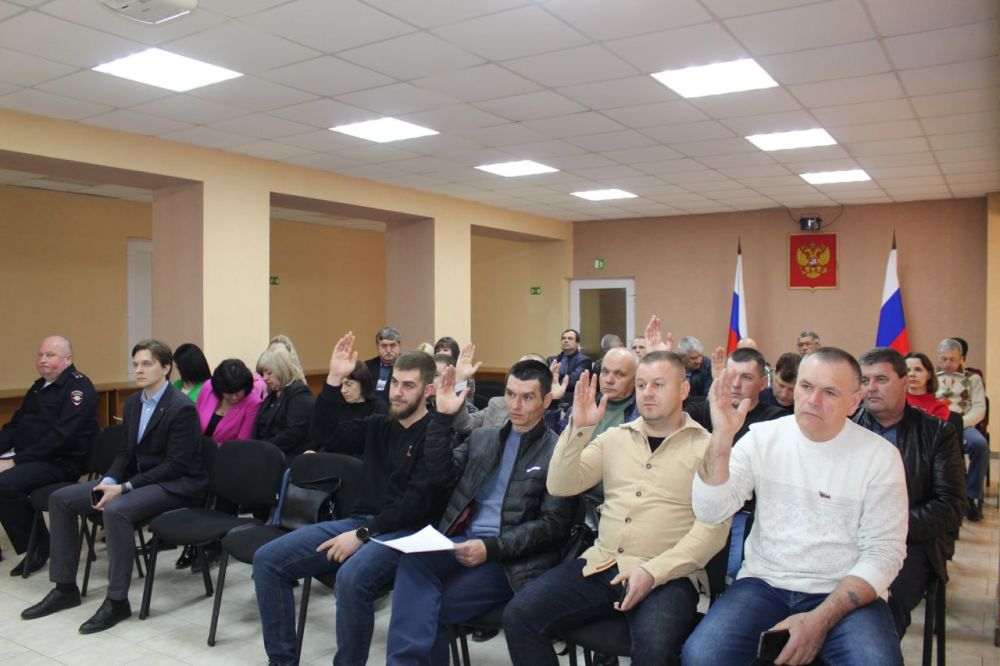 Принял участие в заседании Совета депутатов Беловодского МО. Заседание провел председатель Совета Сергей Скляр Принял участие в заседании Совета депутатов Беловодского МО. Заседание провел председатель Совета Сергей Скляр