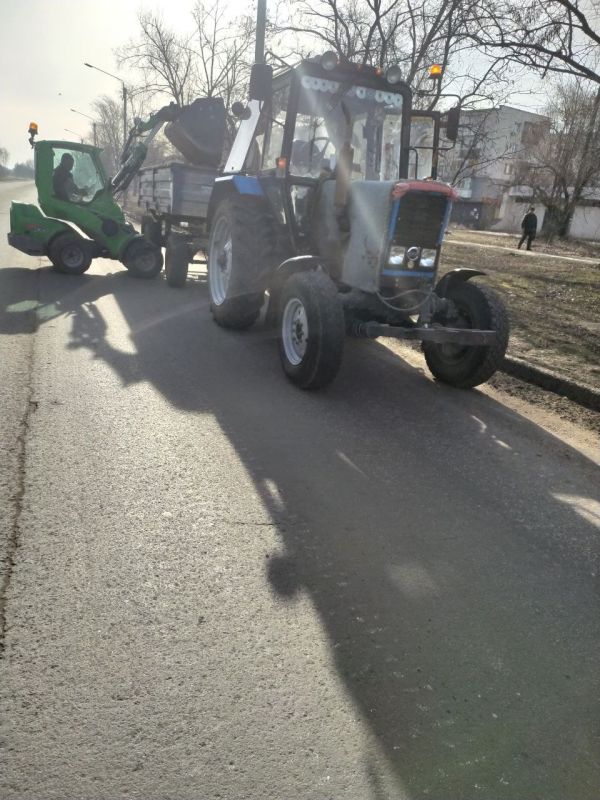 С приходом весны сотрудники МУП «ДЭП города Рубежное» приступили к очистке дорожного покрытия после зимнего периода С приходом весны сотрудники МУП «ДЭП города Рубежное» приступили к очистке дорожного покрытия после зимнего периода