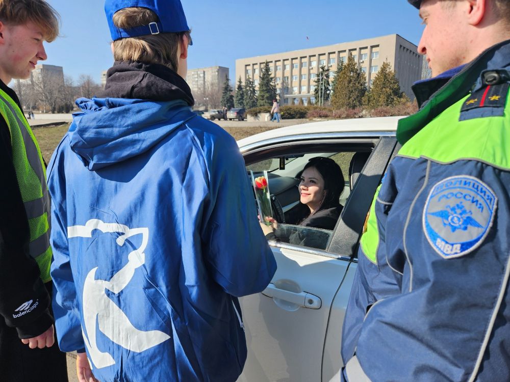 В честь Международного женского дня 8 марта представители Брянковского Молодежного совета, активисты местного отделения партии «Единая Россия», совместно с сотрудниками отделения ГИБДД ОМВД России «Брянковский», традиционно... В честь Международного женского дня 8 марта представители Брянковского Молодежного совета, активисты местного отделения партии «Единая Россия», совместно с сотрудниками отделения ГИБДД ОМВД России «Брянковский», традиционно...