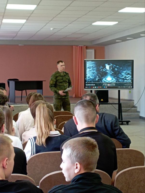 10 марта в Станично-Луганской гимназии состоялась профориентационная встреча представителей военного комиссариата с обучающимися 10-11-х классов гимназии 10 марта в Станично-Луганской гимназии состоялась профориентационная встреча представителей военного комиссариата с обучающимися 10-11-х классов гимназии