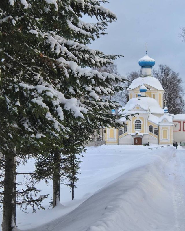 Город Тихвин – старинный город, основанный в 1773 году Город Тихвин – старинный город, основанный в 1773 году