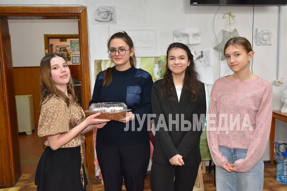Учащиеся художественного отделения Детской школы искусств города Первомайска принимают активное участие в конкурсах и выставках на военно-патриотическую тематику, проводимых в рамках Года защитника Отечества Учащиеся художественного отделения Детской школы искусств города Первомайска принимают активное участие в конкурсах и выставках на военно-патриотическую тематику, проводимых в рамках Года защитника Отечества