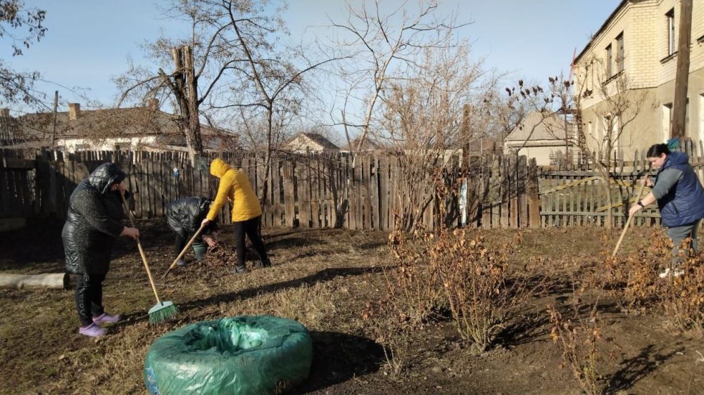 Весенний субботник в пгт. Софиевский Весенний субботник в пгт. Софиевский