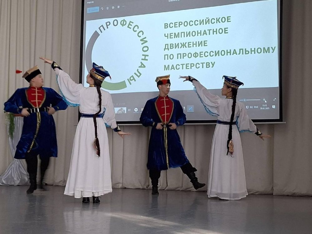 Студенты-медики из Калмыкии поздравили студентов из Антрацита Студенты-медики из Калмыкии поздравили студентов из Антрацита