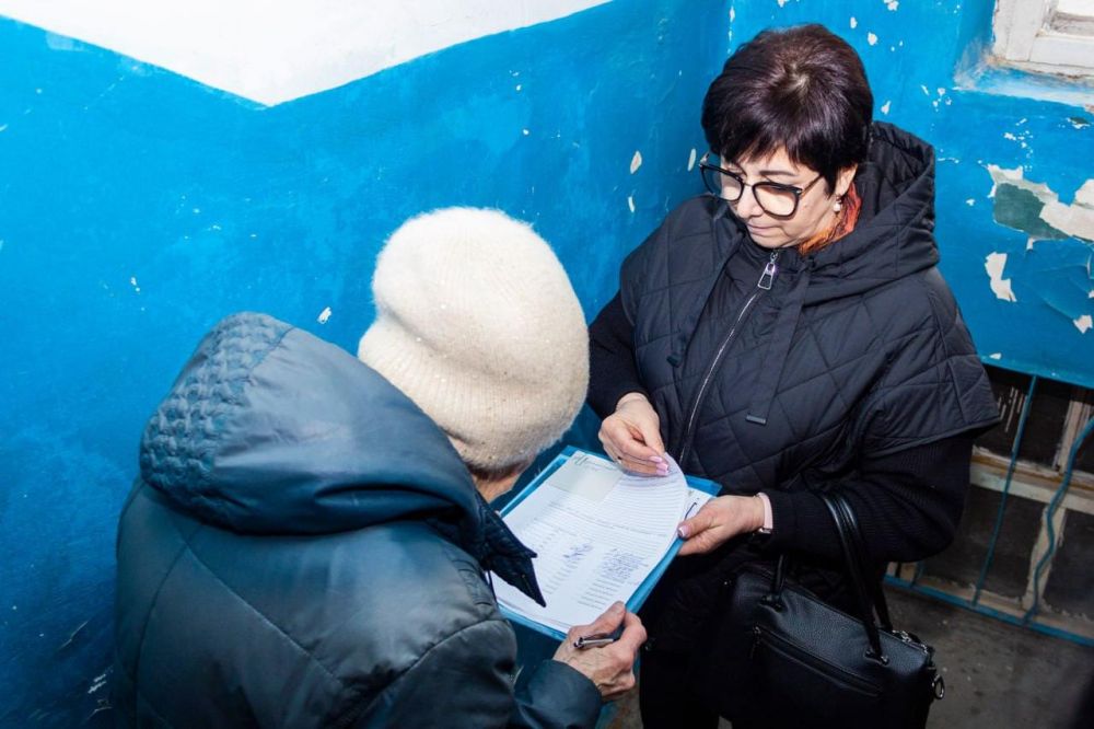 Сотрудники газовой службы устранили утечку газа в одной из квартир многоэтажного жилого дома по улице Херсонской в Луганске, где с 2014 года никто не проживал Сотрудники газовой службы устранили утечку газа в одной из квартир многоэтажного жилого дома по улице Херсонской в Луганске, где с 2014 года никто не проживал
