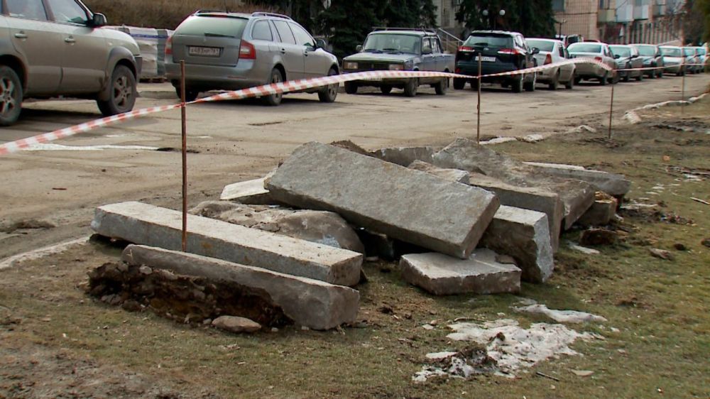 В Краснодоне началось благоустройство Аллеи Дружбы В Краснодоне началось благоустройство Аллеи Дружбы