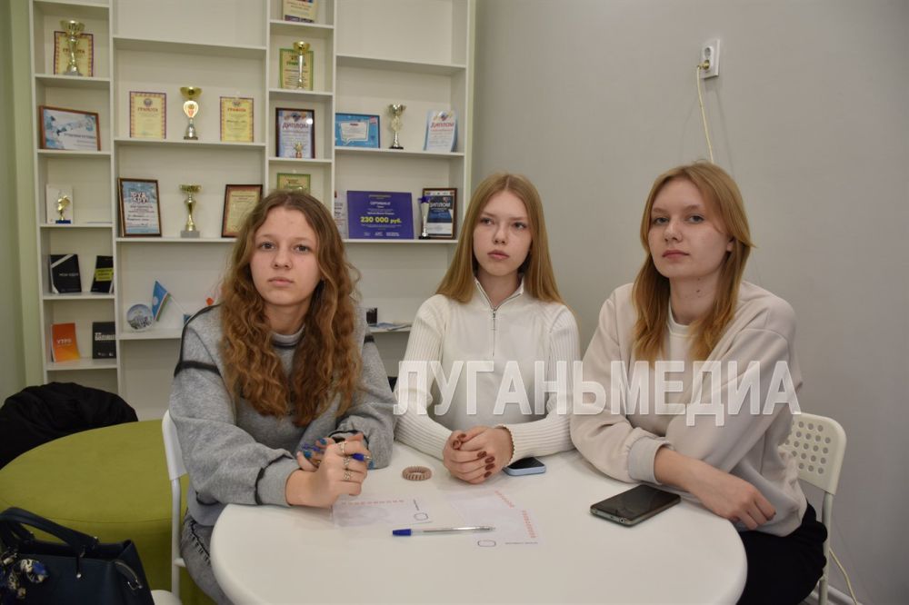 В Краснодоне в Центре «Гравитация» прошла интеллектуальная игра «Женщины-герои» В Краснодоне в Центре «Гравитация» прошла интеллектуальная игра «Женщины-герои»
