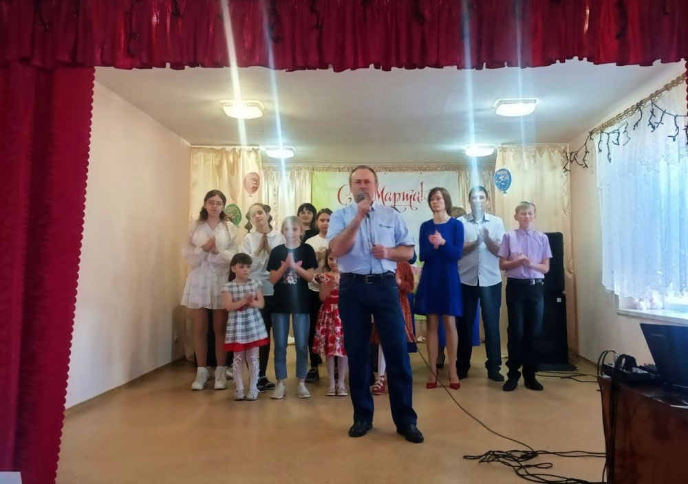 В Александрополе поздравили женщин с 8 Марта концертом «Букет из лучших поздравлений» В Александрополе поздравили женщин с 8 Марта концертом «Букет из лучших поздравлений»