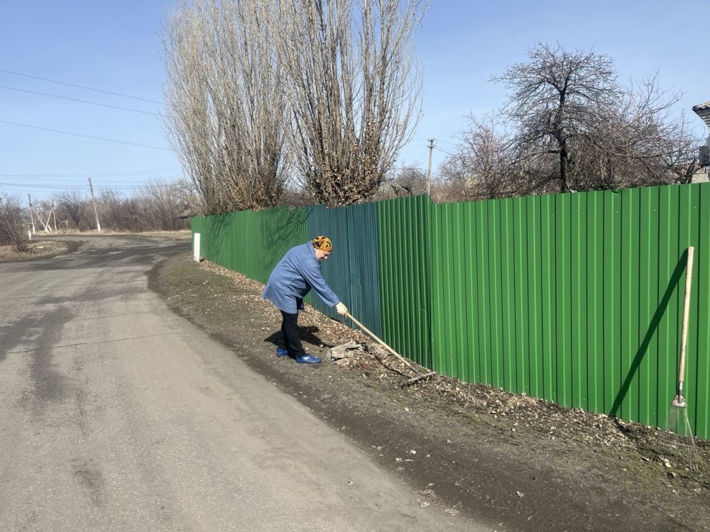 Весенний субботник в пгт. Софиевский Весенний субботник в пгт. Софиевский