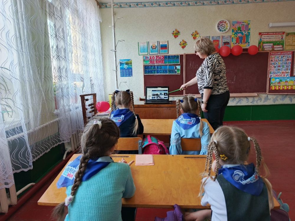 В Лутугинском муниципальном округе новая неделя началась с традиционного внеурочного занятия «Разговоры о важном», темой которого стал «Массовый спорт в России» В Лутугинском муниципальном округе новая неделя началась с традиционного внеурочного занятия «Разговоры о важном», темой которого стал «Массовый спорт в России»