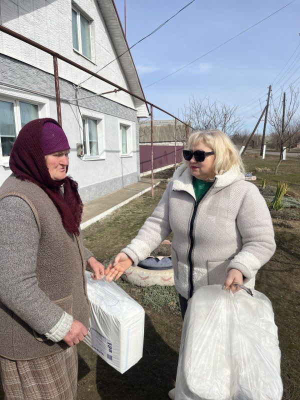 Начальником Великочерниговского отдела жизнеобеспечения Светланой Ильченко была доставлена и выдана гуманитарная помощь в виде средств личной гигиены маломобильным гражданам Начальником Великочерниговского отдела жизнеобеспечения Светланой Ильченко была доставлена и выдана гуманитарная помощь в виде средств личной гигиены маломобильным гражданам