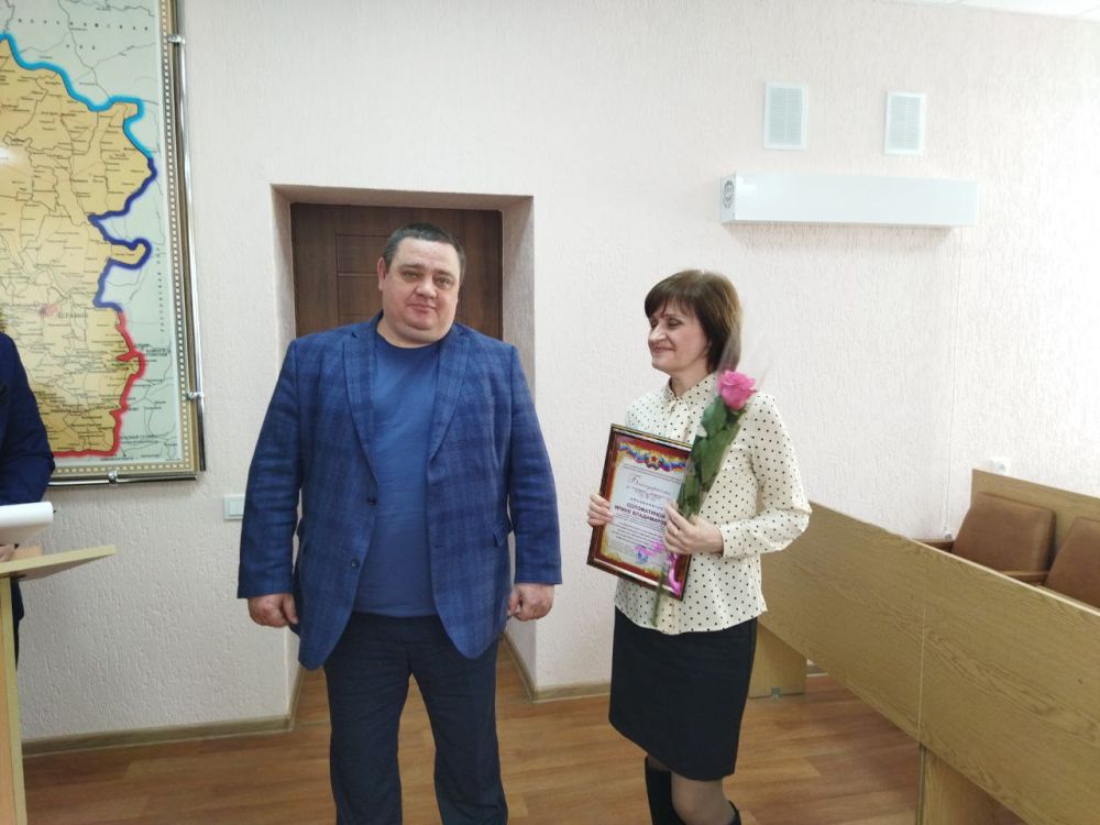 Сегодня в Администрации городского округа город Ровеньки состоялось торжественное награждение работников архивов, приуроченное к их профессиональному празднику Сегодня в Администрации городского округа город Ровеньки состоялось торжественное награждение работников архивов, приуроченное к их профессиональному празднику