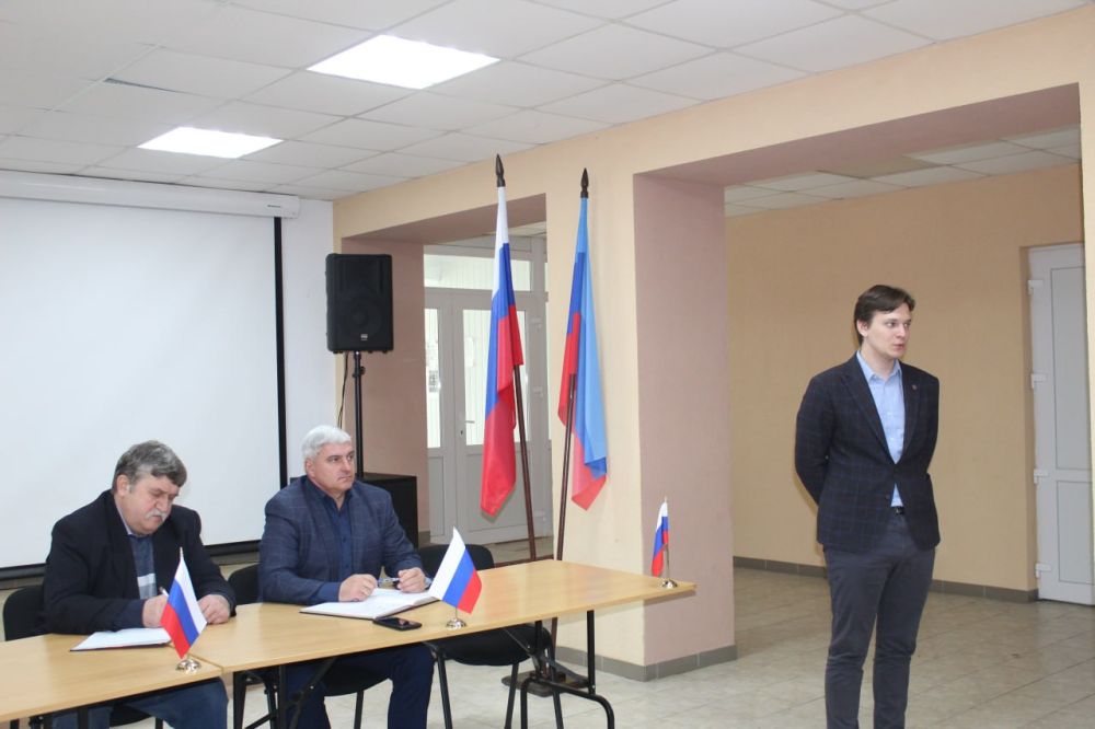 Сегодня провел аппаратное совещание с начальниками структурных подразделений администрации, руководителями предприятий, учреждений и организаций Беловодского муниципального округа Сегодня провел аппаратное совещание с начальниками структурных подразделений администрации, руководителями предприятий, учреждений и организаций Беловодского муниципального округа