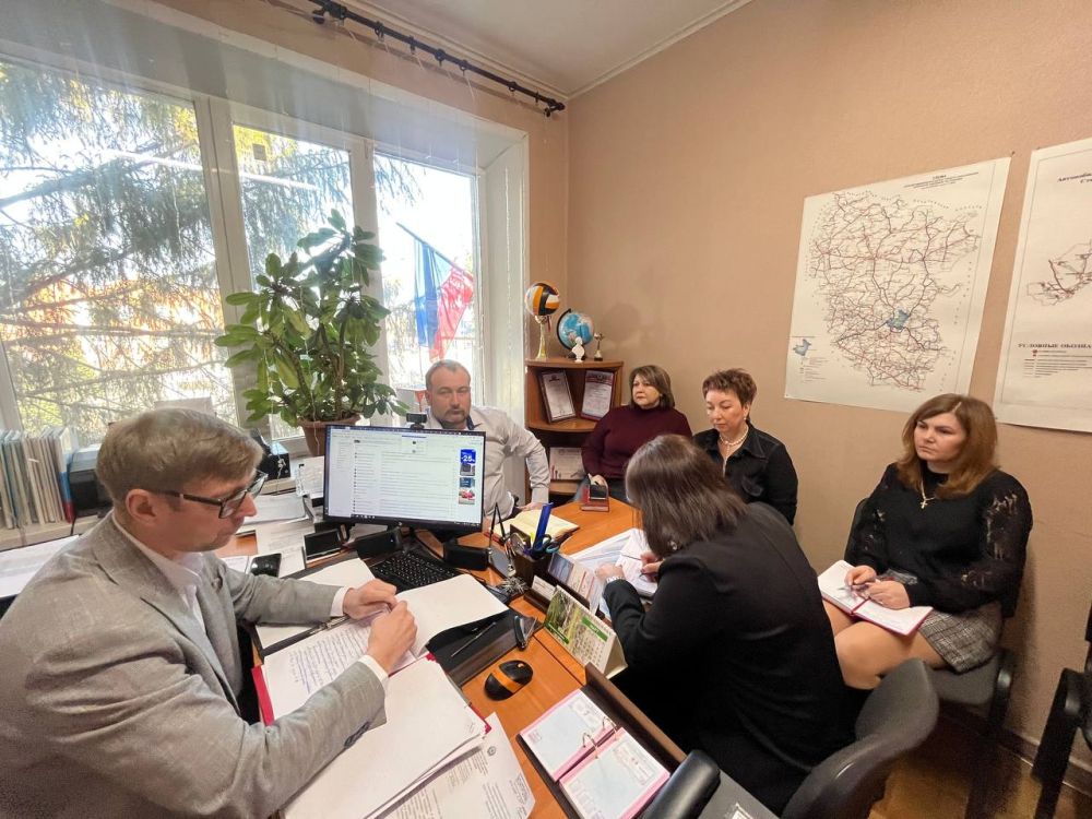 Альберт Зинченко: Сегодня заместитель Главы Станично-Луганского муниципального округа Андрей Бидлюченко провел рабочее совещание с начальниками управлений и отделов Администрации Станично-Луганского муниципального округа ЛНР Альберт Зинченко: Сегодня заместитель Главы Станично-Луганского муниципального округа Андрей Бидлюченко провел рабочее совещание с начальниками управлений и отделов Администрации Станично-Луганского муниципального округа ЛНР