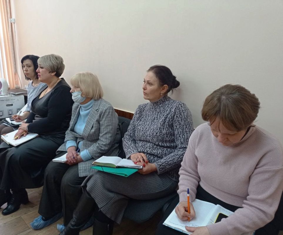 В Администрации Антрацитовского муниципального округа под председательством заместителя главы Натальи Шаталовой прошло первое заседание Общественного совета, посвящённого сохранению и укреплению традиционных российских... В Администрации Антрацитовского муниципального округа под председательством заместителя главы Натальи Шаталовой прошло первое заседание Общественного совета, посвящённого сохранению и укреплению традиционных российских...