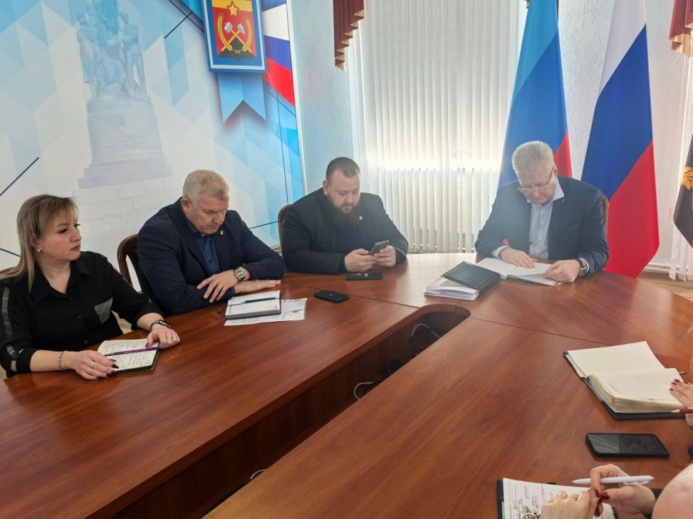 Сергей Козенко: Сегодня провел расширенное аппаратное совещание с руководителями структурных подразделений Администрации и начальниками отделов и управления по жизнеобеспечению населенных пунктов округа Сергей Козенко: Сегодня провел расширенное аппаратное совещание с руководителями структурных подразделений Администрации и начальниками отделов и управления по жизнеобеспечению населенных пунктов округа