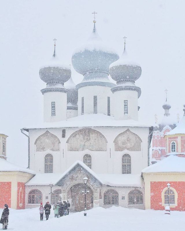 Город Тихвин – старинный город, основанный в 1773 году Город Тихвин – старинный город, основанный в 1773 году