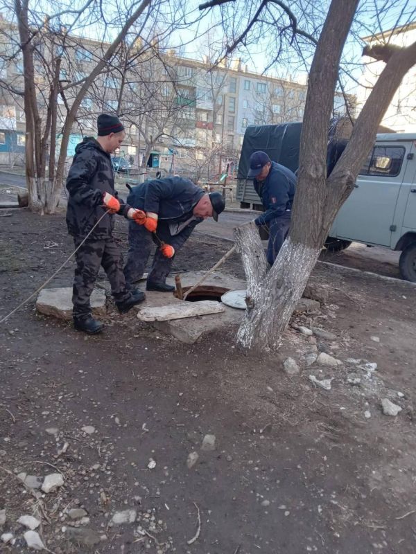 Ульяновцы устранили засоры на коммунальных сетях в городе Лутугино Ульяновцы устранили засоры на коммунальных сетях в городе Лутугино