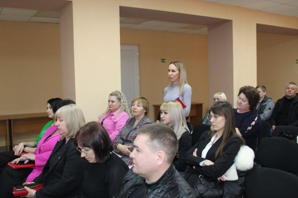 Сегодня провел аппаратное совещание с начальниками структурных подразделений администрации, руководителями предприятий, учреждений и организаций Беловодского муниципального округа Сегодня провел аппаратное совещание с начальниками структурных подразделений администрации, руководителями предприятий, учреждений и организаций Беловодского муниципального округа