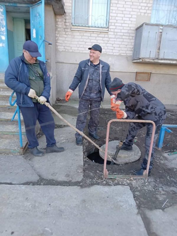 Ульяновцы устранили засоры на коммунальных сетях в городе Лутугино Ульяновцы устранили засоры на коммунальных сетях в городе Лутугино