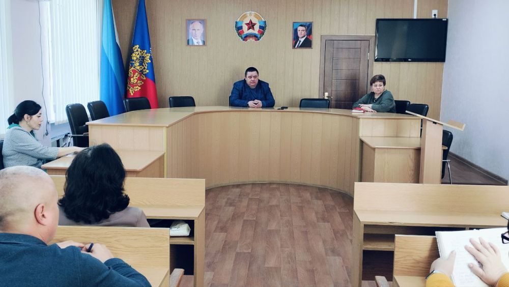 Андрей Рубанцов: Рабочую неделю начинаем с совещания, на котором присутствуют мои заместители и начальники структурных подразделений Андрей Рубанцов: Рабочую неделю начинаем с совещания, на котором присутствуют мои заместители и начальники структурных подразделений