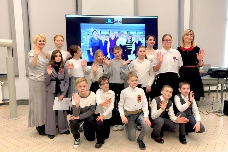 Час общения «Читаем вместе! Читаем вслух! Стихи читаем о войне и мире!» провели в городской библиотеке Час общения «Читаем вместе! Читаем вслух! Стихи читаем о войне и мире!» провели в городской библиотеке
