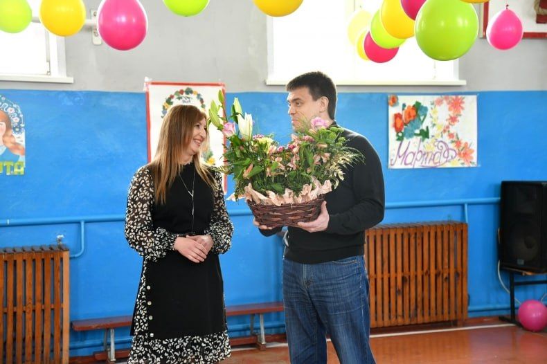 Директор Комсомольской СШ Татьяна Калашникова рассказала о помощи Красноярского края Директор Комсомольской СШ Татьяна Калашникова рассказала о помощи Красноярского края