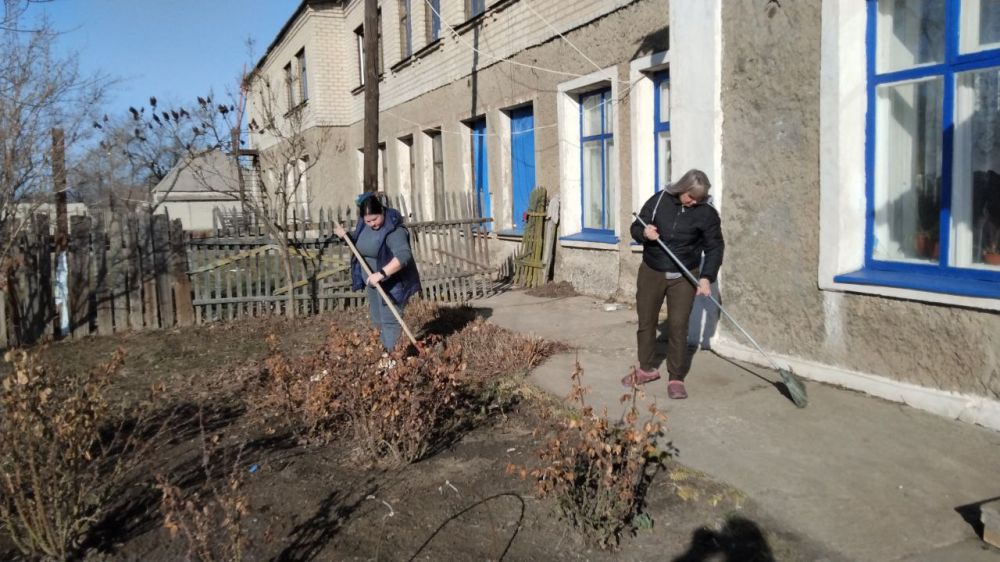 Весенний субботник в пгт. Софиевский Весенний субботник в пгт. Софиевский