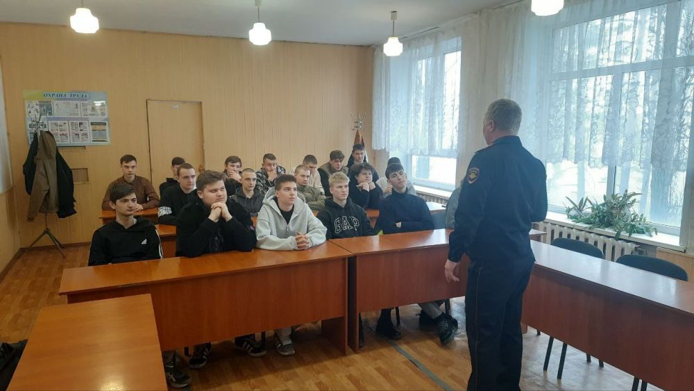 В рамках акции "Чистое поколение - 2025", с целью профилактики правонарушений и предупреждения распространения наркомании среди несовершеннолетних, в Ровеньковском технико-экономический колледже состоялась встреча студентов... В рамках акции "Чистое поколение - 2025", с целью профилактики правонарушений и предупреждения распространения наркомании среди несовершеннолетних, в Ровеньковском технико-экономический колледже состоялась встреча студентов...